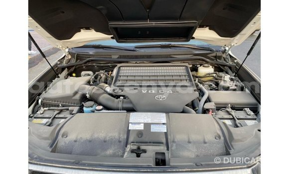 Nunua Imported Toyota Land Cruiser Nyeupe Gari ndani ya Import - Dubai nchini Kati Kenya Nunua Imported Toyota Land Cruiser Nyeupe Gari ndani ya Import - Dubai nchini Kati Kenya
