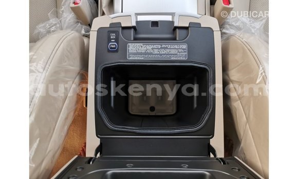 Imported Toyota Land Cruiser White Makiinaa iti Import - Dubai keessatti Central Kenya keessatti Imported Toyota Land Cruiser White Makiinaa iti Import - Dubai keessatti Central Kenya keessatti