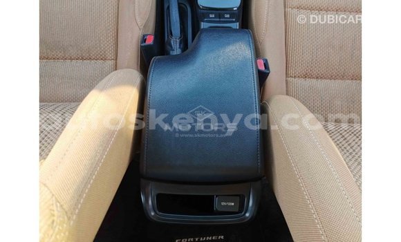 Imported Toyota Fortuner White Makiinaa iti Import - Dubai keessatti Central Kenya keessatti Imported Toyota Fortuner White Makiinaa iti Import - Dubai keessatti Central Kenya keessatti