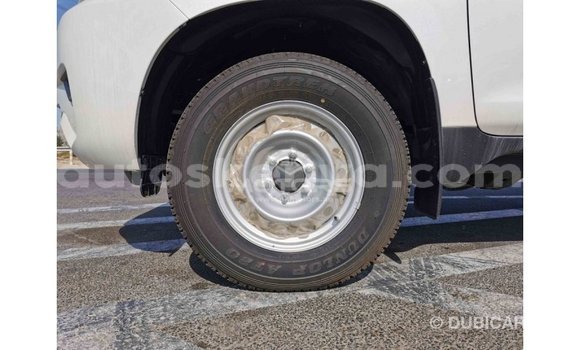 Nunua Imported Toyota Prado Nyeupe Gari ndani ya Import - Dubai nchini Kati Kenya Nunua Imported Toyota Prado Nyeupe Gari ndani ya Import - Dubai nchini Kati Kenya