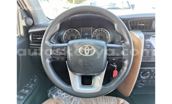 Imported Toyota Fortuner White Makiinaa iti Import - Dubai keessatti Central Kenya keessatti Imported Toyota Fortuner White Makiinaa iti Import - Dubai keessatti Central Kenya keessatti