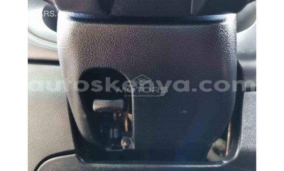 Imported Toyota Hilux White Makiinaa iti Import - Dubai keessatti Central Kenya keessatti Imported Toyota Hilux White Makiinaa iti Import - Dubai keessatti Central Kenya keessatti