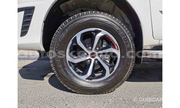 Imported Toyota Hilux White Makiinaa iti Import - Dubai keessatti Central Kenya keessatti Imported Toyota Hilux White Makiinaa iti Import - Dubai keessatti Central Kenya keessatti