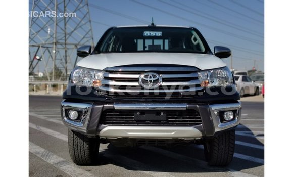 Nunua Imported Toyota Hilux Nyeusi Gari ndani ya Import - Dubai nchini Kati Kenya Nunua Imported Toyota Hilux Nyeusi Gari ndani ya Import - Dubai nchini Kati Kenya