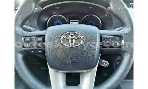Nunua Imported Toyota Hilux Nyeusi Gari ndani ya Import - Dubai nchini Kati Kenya Nunua Imported Toyota Hilux Nyeusi Gari ndani ya Import - Dubai nchini Kati Kenya