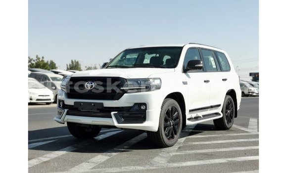 Nunua Imported Toyota Land Cruiser Nyeupe Gari ndani ya Import - Dubai nchini Kati Kenya Nunua Imported Toyota Land Cruiser Nyeupe Gari ndani ya Import - Dubai nchini Kati Kenya