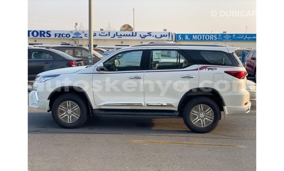 Imported Toyota Fortuner White Makiinaa iti Import - Dubai keessatti Central Kenya keessatti Imported Toyota Fortuner White Makiinaa iti Import - Dubai keessatti Central Kenya keessatti