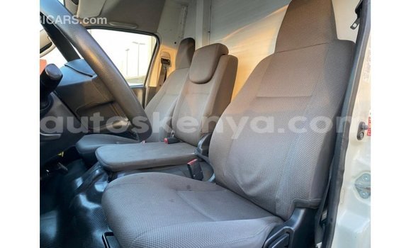Buy Import Toyota Hiace White Car in Import - Dubai in Central Kenya Buy Import Toyota Hiace White Car in Import - Dubai in Central Kenya