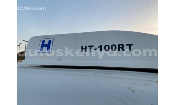 Buy Import Toyota Hiace White Car in Import - Dubai in Central Kenya Buy Import Toyota Hiace White Car in Import - Dubai in Central Kenya