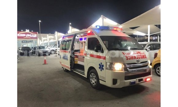 Imported Toyota Hiace White Makiinaa iti Import - Dubai keessatti Central Kenya keessatti Imported Toyota Hiace White Makiinaa iti Import - Dubai keessatti Central Kenya keessatti