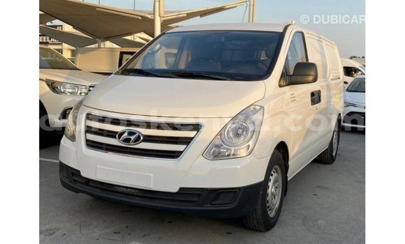 Buy Import Hyundai Chorus White Truck in Import - Dubai in Central Kenya Buy Import Hyundai Chorus White Truck in Import - Dubai in Central Kenya