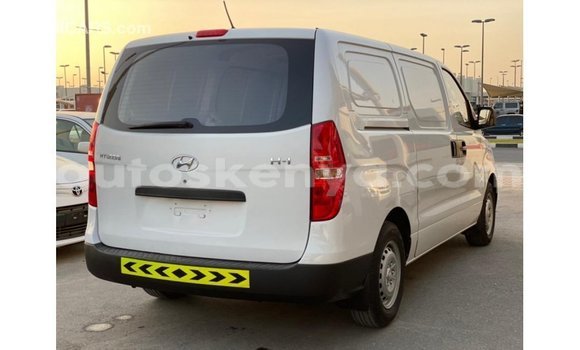 Buy Import Hyundai Chorus White Truck in Import - Dubai in Central Kenya Buy Import Hyundai Chorus White Truck in Import - Dubai in Central Kenya