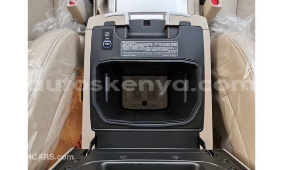 Buy Import Toyota Land Cruiser White Car in Import - Dubai in Central Kenya Buy Import Toyota Land Cruiser White Car in Import - Dubai in Central Kenya
