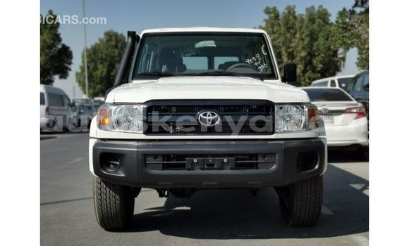 Buy Import Toyota Land Cruiser White Car in Import - Dubai in Central Kenya Buy Import Toyota Land Cruiser White Car in Import - Dubai in Central Kenya