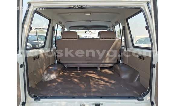 Buy Import Toyota Land Cruiser White Car in Import - Dubai in Central Kenya Buy Import Toyota Land Cruiser White Car in Import - Dubai in Central Kenya