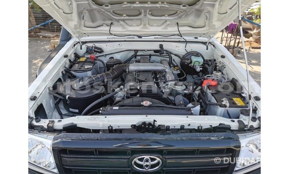 Buy Import Toyota Land Cruiser White Car in Import - Dubai in Central Kenya Buy Import Toyota Land Cruiser White Car in Import - Dubai in Central Kenya