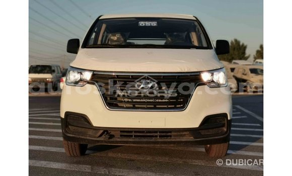 Imported Hyundai Chorus White Netiree iti Import - Dubai keessatti Central Kenya keessatti Imported Hyundai Chorus White Netiree iti Import - Dubai keessatti Central Kenya keessatti