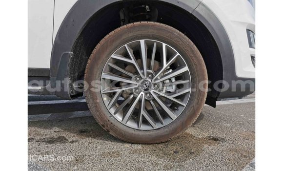Buy Import Hyundai Tucson White Car in Import - Dubai in Central Kenya Buy Import Hyundai Tucson White Car in Import - Dubai in Central Kenya