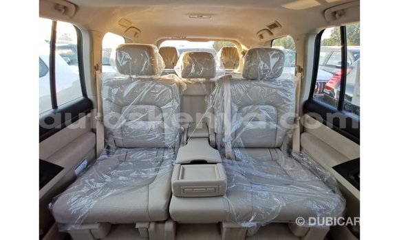 Imported Toyota Land Cruiser White Makiinaa iti Import - Dubai keessatti Central Kenya keessatti Imported Toyota Land Cruiser White Makiinaa iti Import - Dubai keessatti Central Kenya keessatti