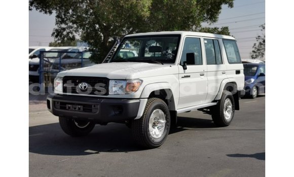 Imported Toyota Land Cruiser White Makiinaa iti Import - Dubai keessatti Central Kenya keessatti Imported Toyota Land Cruiser White Makiinaa iti Import - Dubai keessatti Central Kenya keessatti