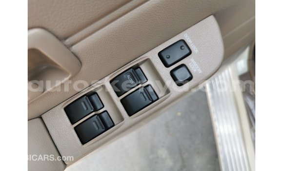 Imported Toyota Land Cruiser White Makiinaa iti Import - Dubai keessatti Central Kenya keessatti Imported Toyota Land Cruiser White Makiinaa iti Import - Dubai keessatti Central Kenya keessatti