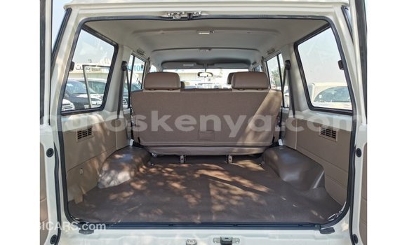 Imported Toyota Land Cruiser White Makiinaa iti Import - Dubai keessatti Central Kenya keessatti Imported Toyota Land Cruiser White Makiinaa iti Import - Dubai keessatti Central Kenya keessatti