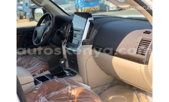 Nunua Imported Toyota Land Cruiser Nyeupe Gari ndani ya Import - Dubai nchini Kati Kenya Nunua Imported Toyota Land Cruiser Nyeupe Gari ndani ya Import - Dubai nchini Kati Kenya