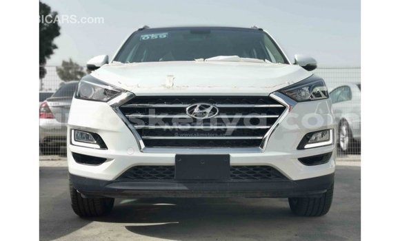 Imported Hyundai Tucson White Makiinaa iti Import - Dubai keessatti Central Kenya keessatti Imported Hyundai Tucson White Makiinaa iti Import - Dubai keessatti Central Kenya keessatti