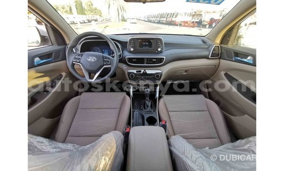 Imported Hyundai Tucson White Makiinaa iti Import - Dubai keessatti Central Kenya keessatti Imported Hyundai Tucson White Makiinaa iti Import - Dubai keessatti Central Kenya keessatti