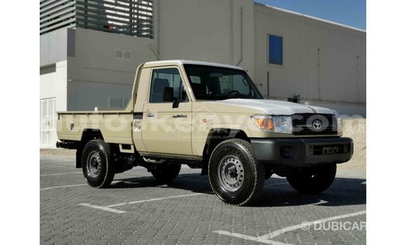 Buy Import Toyota Land Cruiser Beige Car in Import - Dubai in Central Kenya Buy Import Toyota Land Cruiser Beige Car in Import - Dubai in Central Kenya