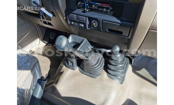 Buy Import Toyota Land Cruiser Beige Car in Import - Dubai in Central Kenya Buy Import Toyota Land Cruiser Beige Car in Import - Dubai in Central Kenya