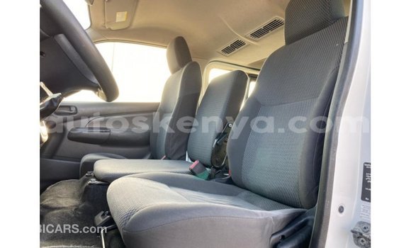 Nunua Imported Nissan Urvan Nyeupe Gari ndani ya Import - Dubai nchini Kati Kenya Nunua Imported Nissan Urvan Nyeupe Gari ndani ya Import - Dubai nchini Kati Kenya