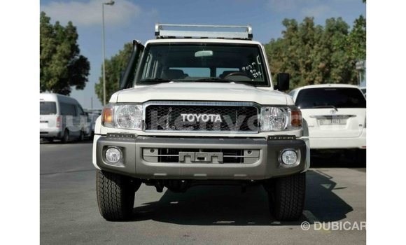 Buy Import Toyota Land Cruiser White Car in Import - Dubai in Central Kenya Buy Import Toyota Land Cruiser White Car in Import - Dubai in Central Kenya