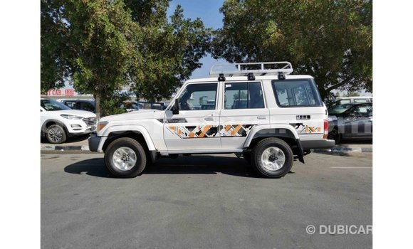 Buy Import Toyota Land Cruiser White Car in Import - Dubai in Central Kenya Buy Import Toyota Land Cruiser White Car in Import - Dubai in Central Kenya