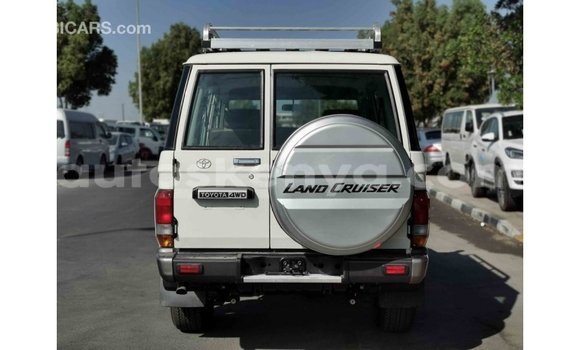 Buy Import Toyota Land Cruiser White Car in Import - Dubai in Central Kenya Buy Import Toyota Land Cruiser White Car in Import - Dubai in Central Kenya