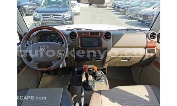 Buy Import Toyota Land Cruiser White Car in Import - Dubai in Central Kenya Buy Import Toyota Land Cruiser White Car in Import - Dubai in Central Kenya