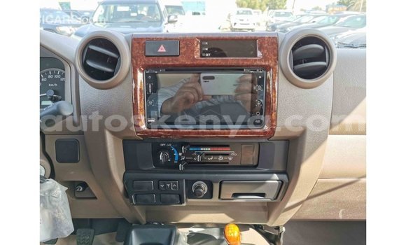 Buy Import Toyota Land Cruiser White Car in Import - Dubai in Central Kenya Buy Import Toyota Land Cruiser White Car in Import - Dubai in Central Kenya