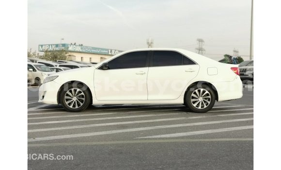 Imported Toyota Camry White Makiinaa iti Import - Dubai keessatti Central Kenya keessatti Imported Toyota Camry White Makiinaa iti Import - Dubai keessatti Central Kenya keessatti