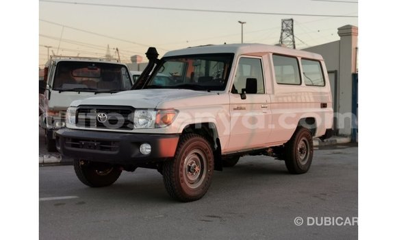 Buy Import Toyota Land Cruiser White Car in Import - Dubai in Central Kenya Buy Import Toyota Land Cruiser White Car in Import - Dubai in Central Kenya