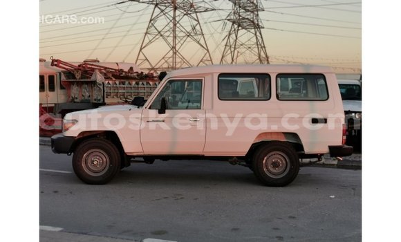 Buy Import Toyota Land Cruiser White Car in Import - Dubai in Central Kenya Buy Import Toyota Land Cruiser White Car in Import - Dubai in Central Kenya