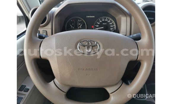 Buy Import Toyota Land Cruiser White Car in Import - Dubai in Central Kenya Buy Import Toyota Land Cruiser White Car in Import - Dubai in Central Kenya