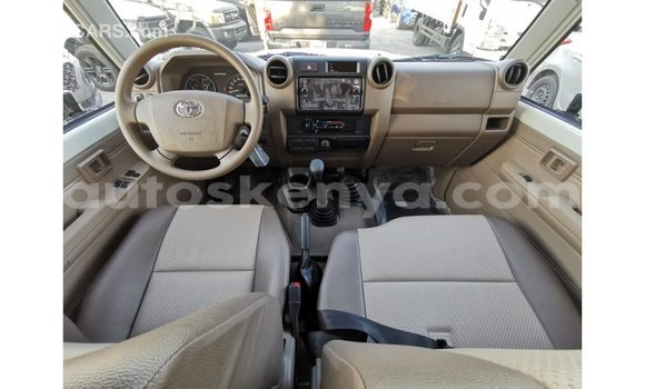 Buy Import Toyota Land Cruiser White Car in Import - Dubai in Central Kenya Buy Import Toyota Land Cruiser White Car in Import - Dubai in Central Kenya