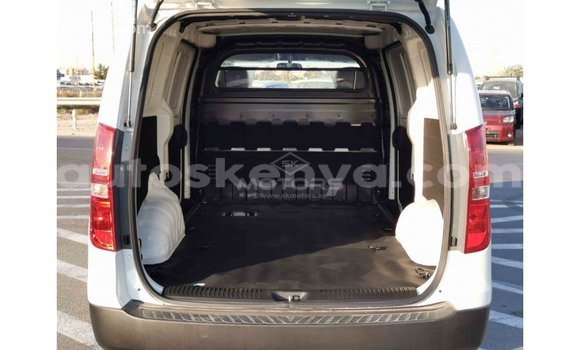Imported Hyundai Cargo White Makiinaa iti Import - Dubai keessatti Central Kenya keessatti Imported Hyundai Cargo White Makiinaa iti Import - Dubai keessatti Central Kenya keessatti