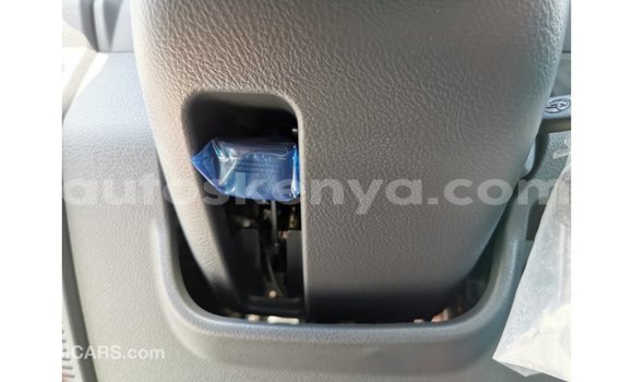 Imported Toyota Land Cruiser White Makiinaa iti Import - Dubai keessatti Central Kenya keessatti Imported Toyota Land Cruiser White Makiinaa iti Import - Dubai keessatti Central Kenya keessatti