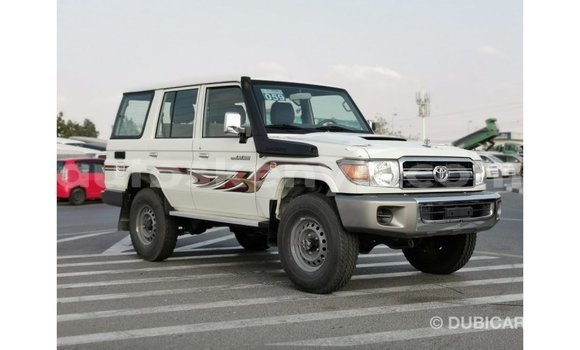 Nunua Imported Toyota Land Cruiser Nyeupe Gari ndani ya Import - Dubai nchini Kati Kenya Nunua Imported Toyota Land Cruiser Nyeupe Gari ndani ya Import - Dubai nchini Kati Kenya