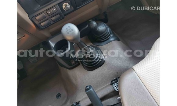 Imported Toyota Land Cruiser White Makiinaa iti Import - Dubai keessatti Central Kenya keessatti Imported Toyota Land Cruiser White Makiinaa iti Import - Dubai keessatti Central Kenya keessatti