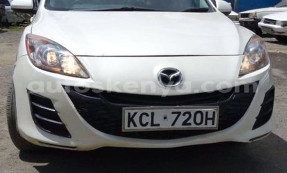 Oofamaa Mazda Axela White Makiinaa iti Nairobi keessatti Nairobi keessatti
