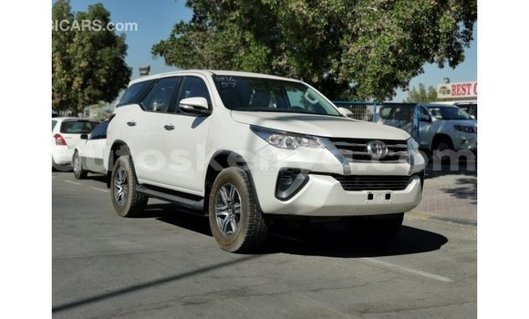 Buy Import Toyota Fortuner White Car in Import - Dubai in Central Kenya Buy Import Toyota Fortuner White Car in Import - Dubai in Central Kenya