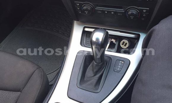 Oofamaa BMW 3–Series Blue Makiinaa iti Nairobi keessatti Nairobi keessatti Oofamaa BMW 3–Series Blue Makiinaa iti Nairobi keessatti Nairobi keessatti