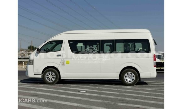 Imported Toyota Hiace White Makiinaa iti Import - Dubai keessatti Central Kenya keessatti Imported Toyota Hiace White Makiinaa iti Import - Dubai keessatti Central Kenya keessatti